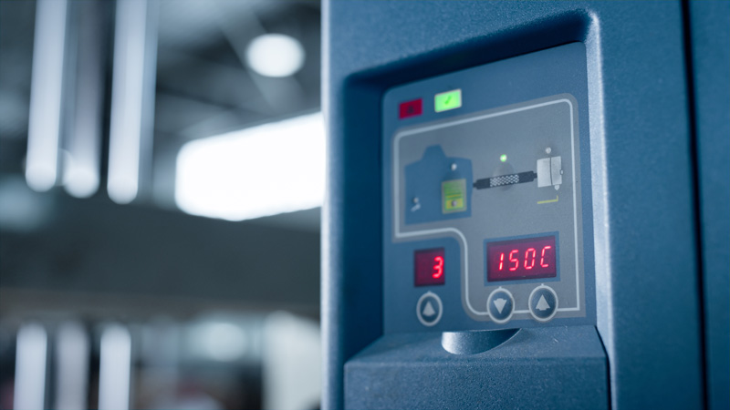 Digitales Industrie-Display zur Maschinenüberwachung mit Designfolien Industrie